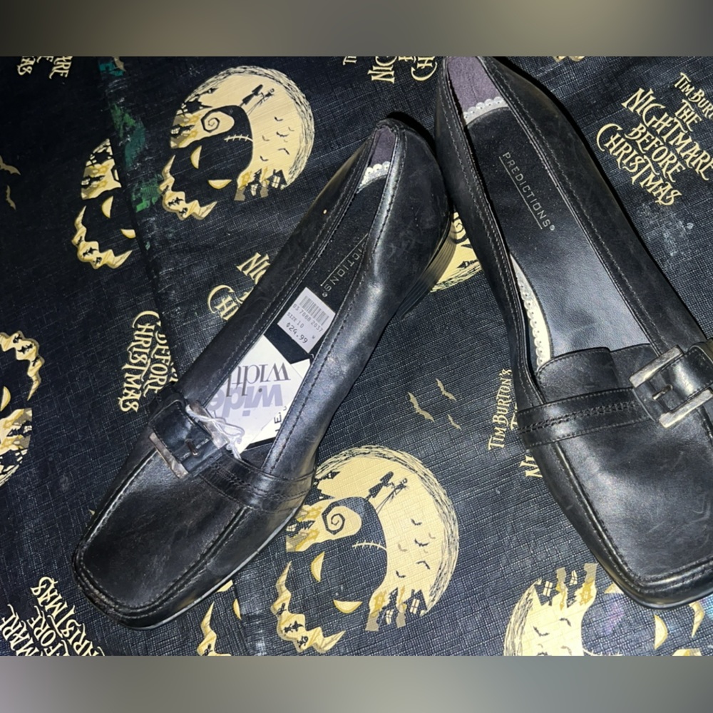 Prediction Shoes - Picture 2 of 3